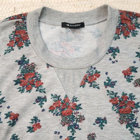 I Heart Ronson Grey Floral Crewneck Sweatshirt in Size M - Picture 2 of 9